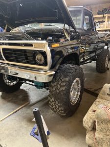 Barry old truck with lifs